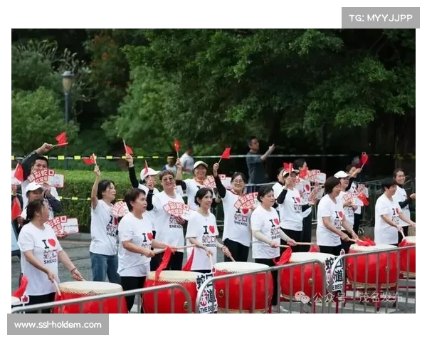 镜头外的十五运会：志愿者与乒乓球小观众的互动瞬间